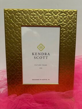 Kendra Scott Metallic Gold Embossed Frame
